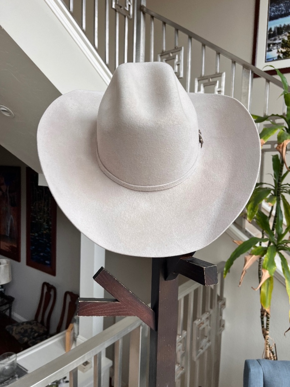 Mens cowboy hat size 7 1/4; 8X Bullhide by Montecarlo in Silverbelly
